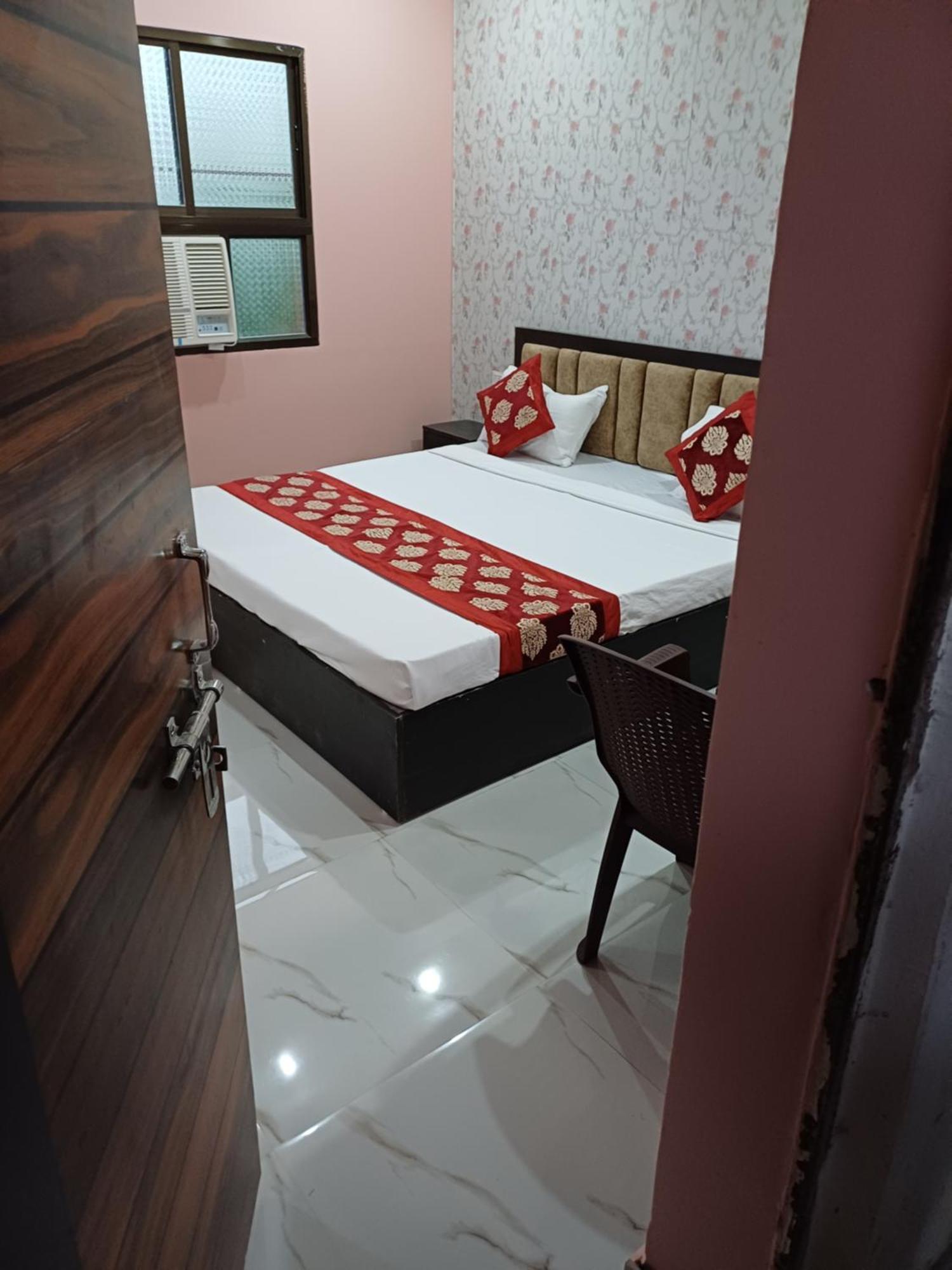 Baba Paying Guest House Varanasi Esterno foto