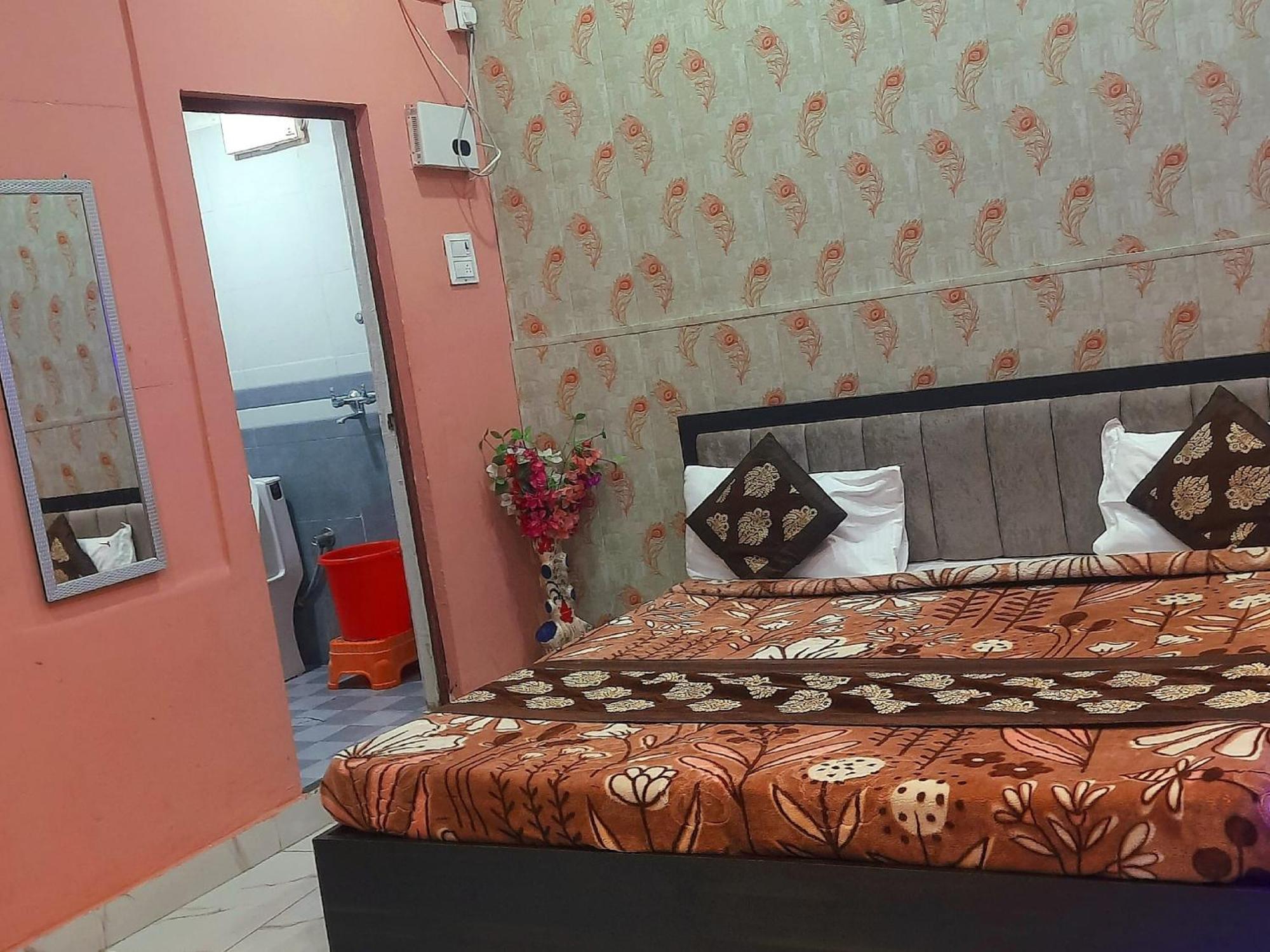 Baba Paying Guest House Varanasi Esterno foto