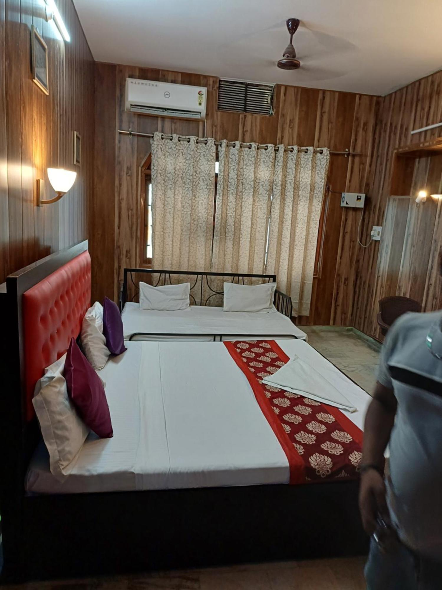 Baba Paying Guest House Varanasi Esterno foto