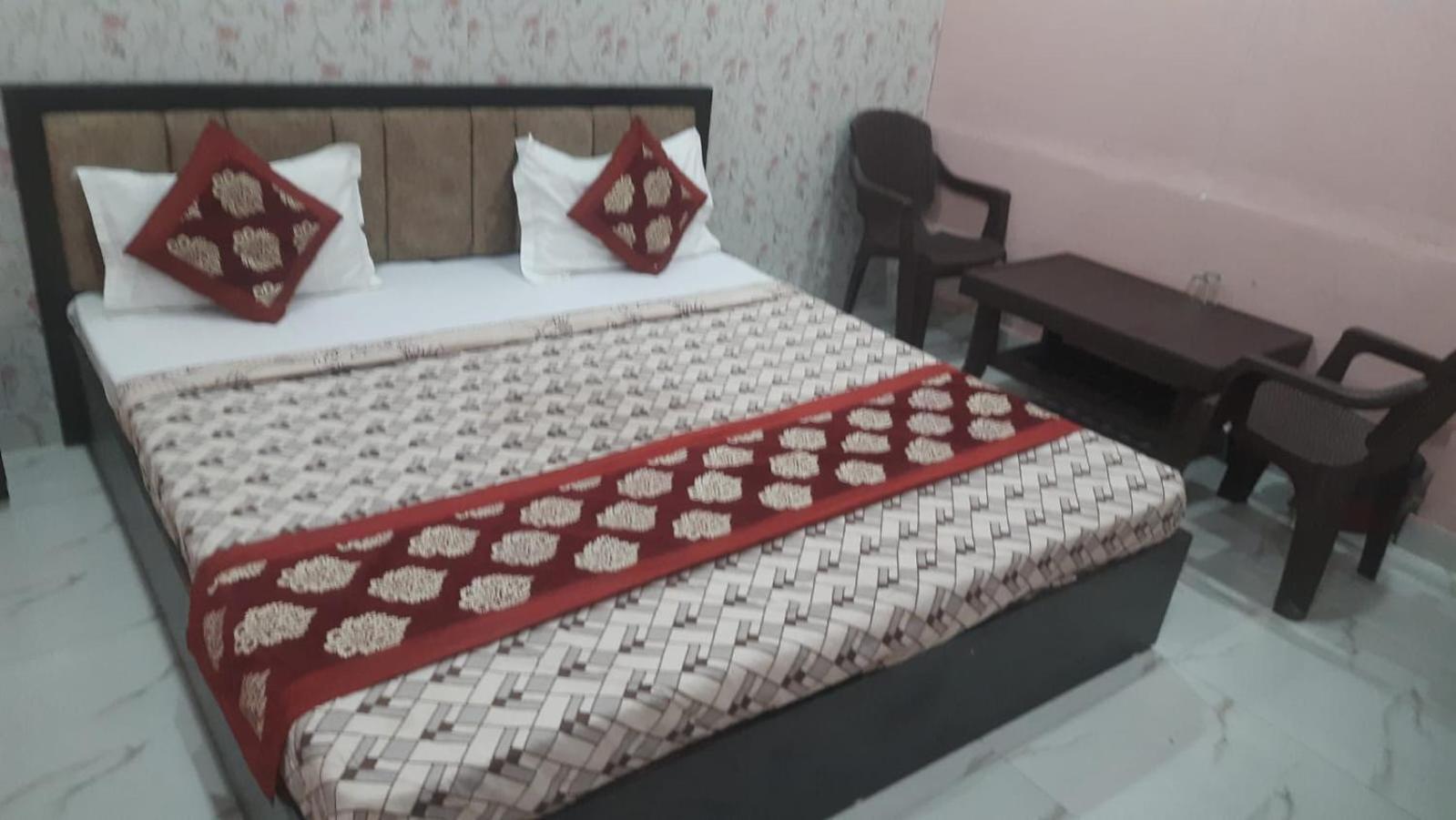 Baba Paying Guest House Varanasi Esterno foto