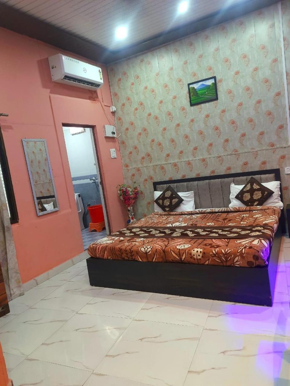 Baba Paying Guest House Varanasi Esterno foto