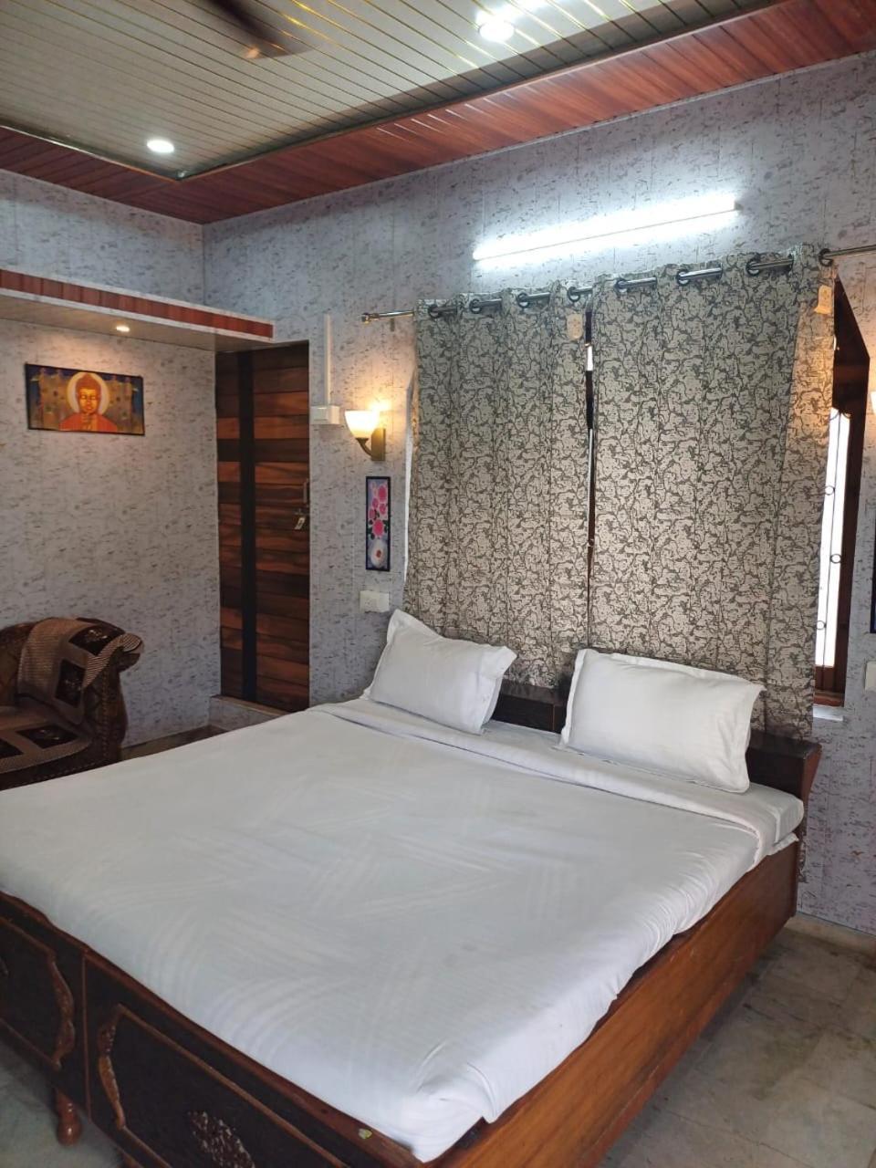 Baba Paying Guest House Varanasi Esterno foto