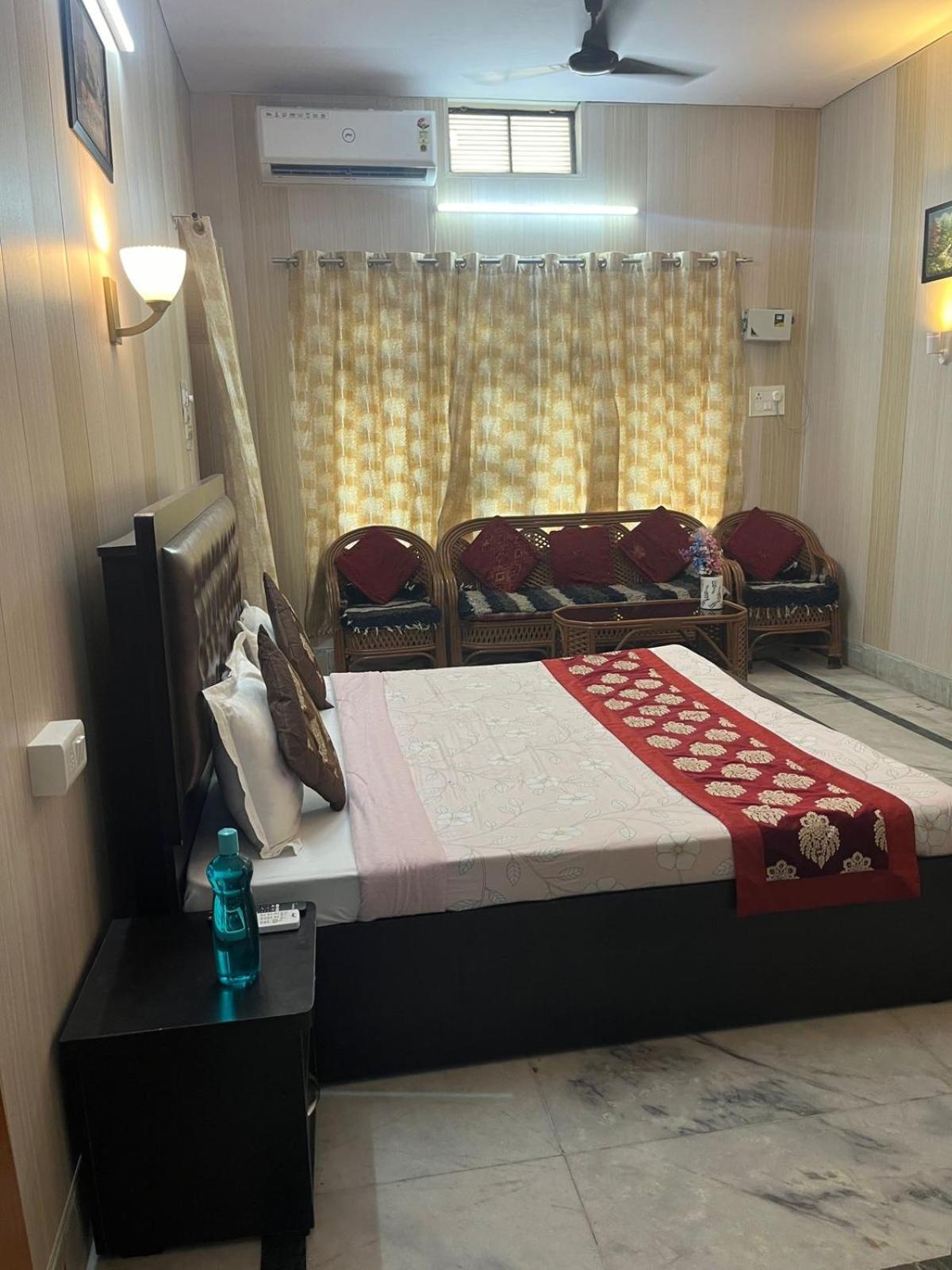 Baba Paying Guest House Varanasi Esterno foto
