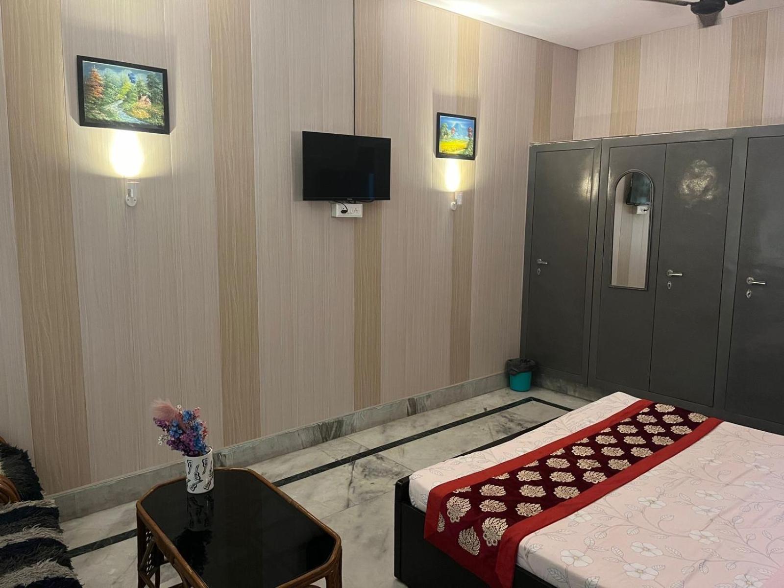Baba Paying Guest House Varanasi Esterno foto