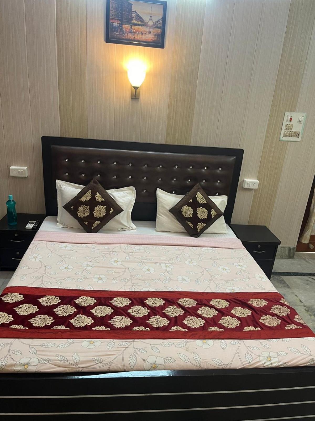 Baba Paying Guest House Varanasi Esterno foto